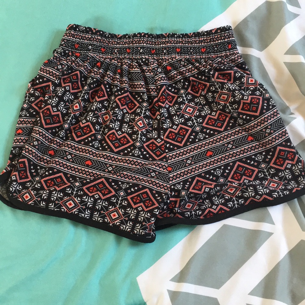 Flowy pattern shorts - Picture 2 of 2